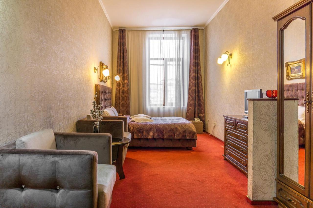 Hotel Ferdinand Haţeg Exteriör bild